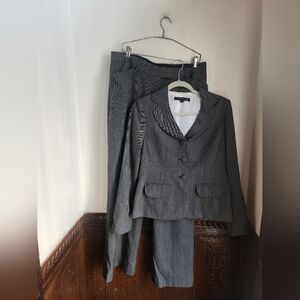 ANN TAYLOR Wool Blend Gray Pantsuit Sz 12